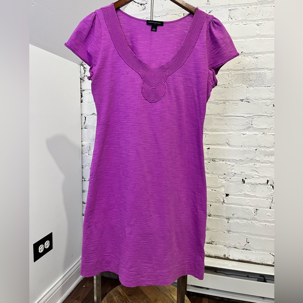 Banana Republic Magenta 100% Cotton Tshirt Dress Short Sleeve VNeck Embroidered
